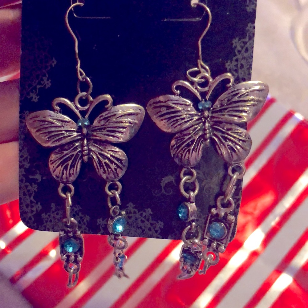 Beautiful butterfly earrings that dangle.